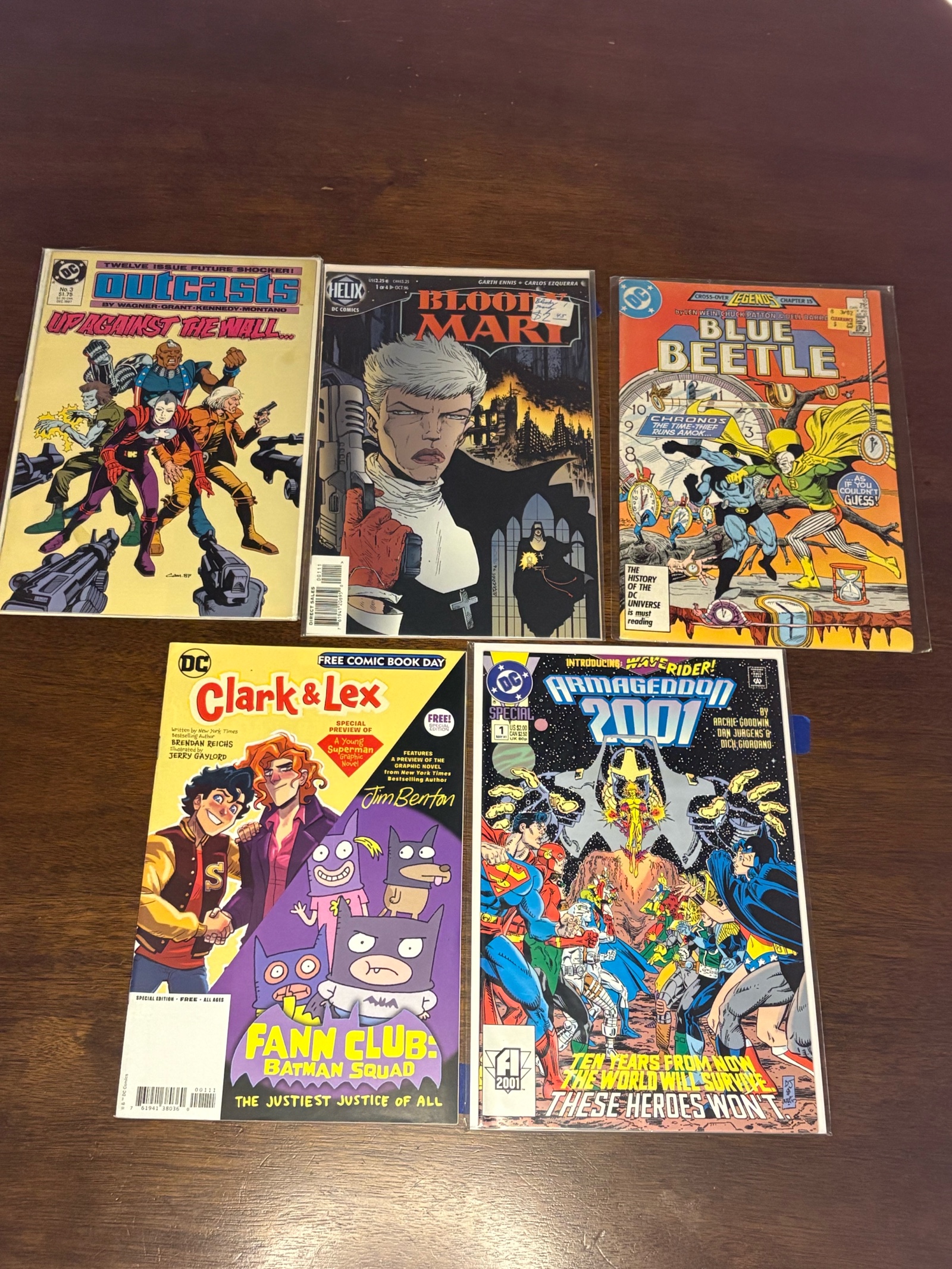 lot 355 image: DC Comic Book Lot, Mix of Heroes, 5 Comic Books