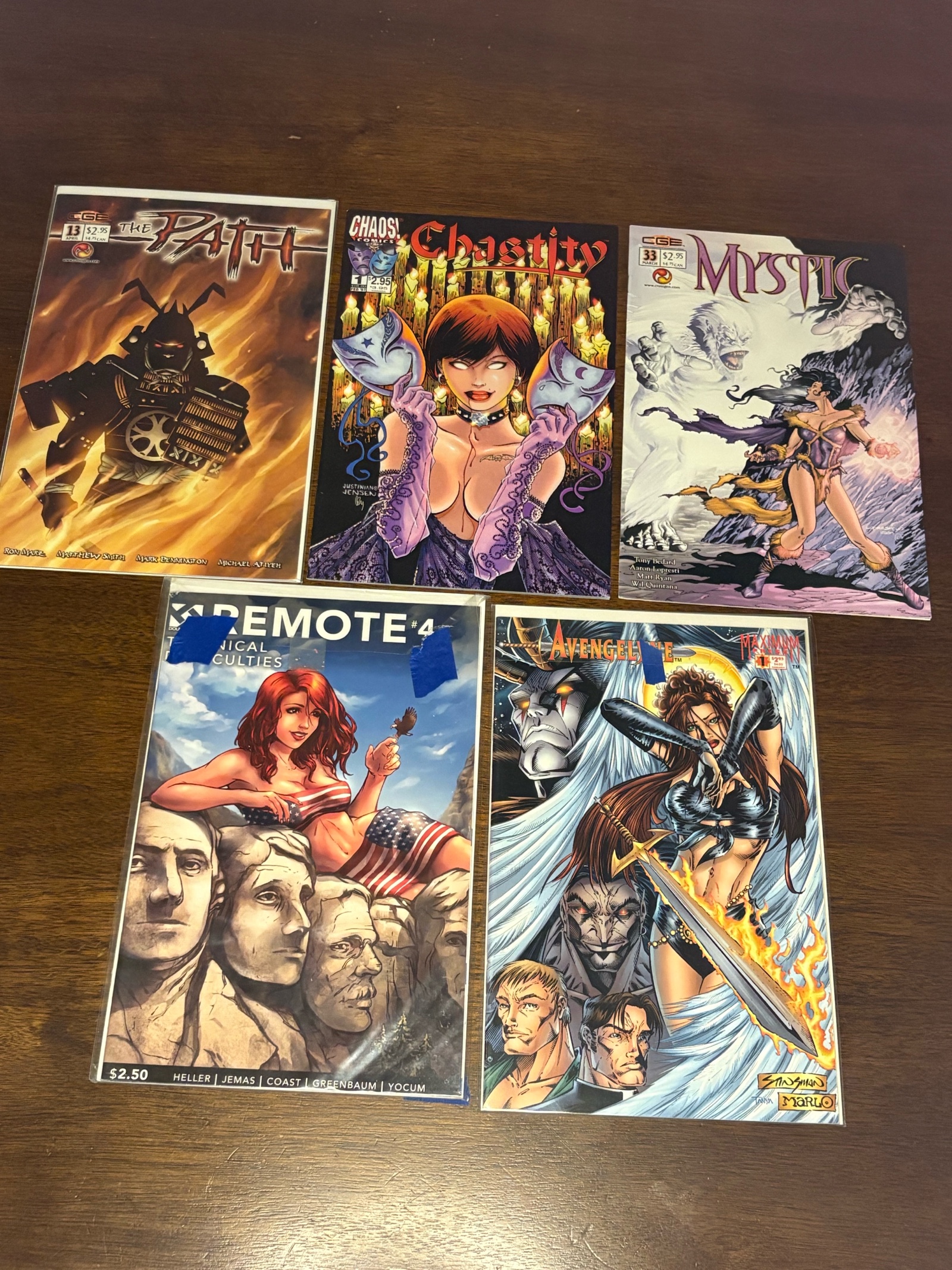 lot 365A image: Comic Book Lot, Mix of Publishers, Heroes and Series, 5 Comic Book Lot