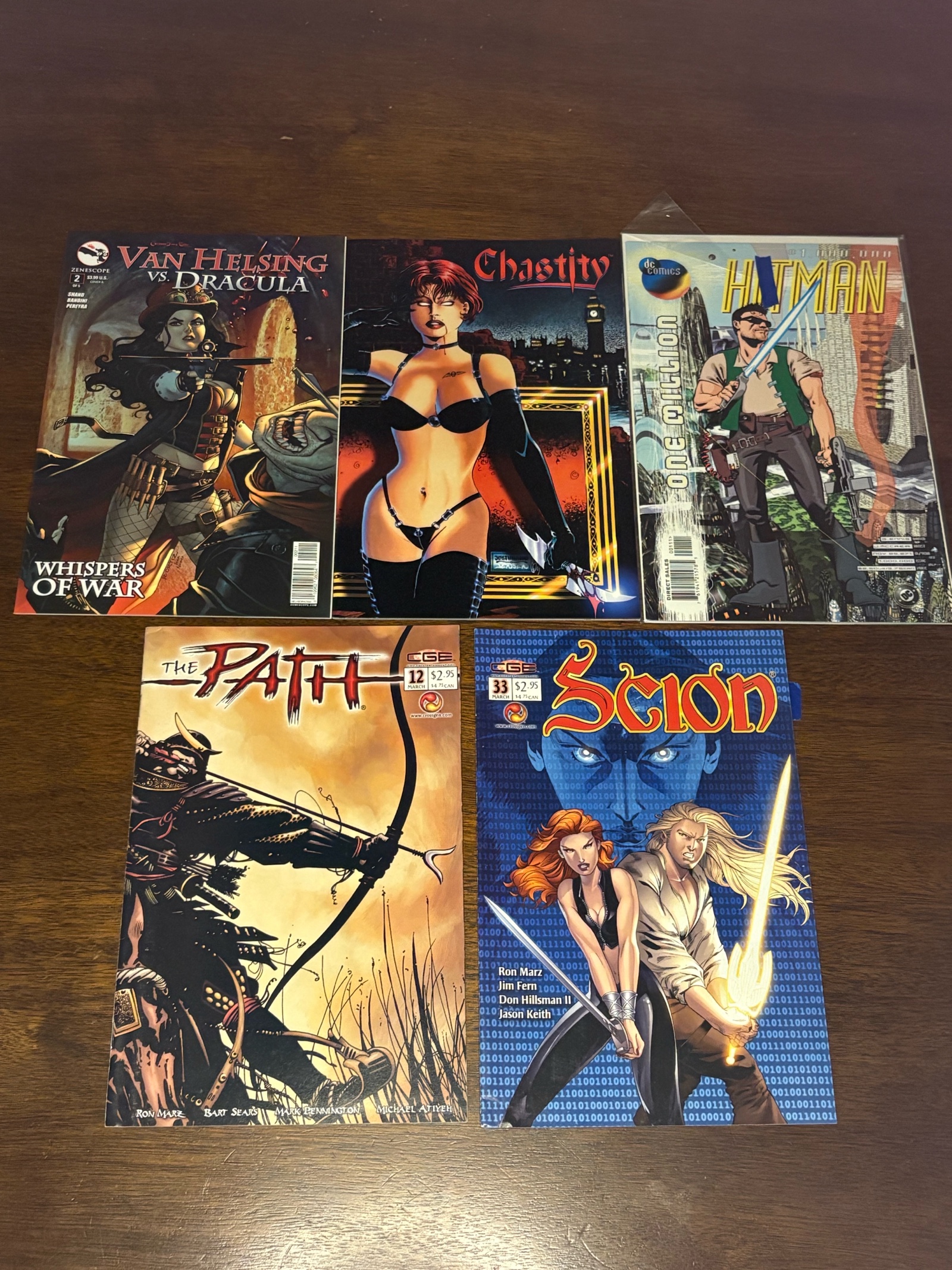 lot 366 image: Comic Book Lot, Mix of Publishers, Heroes and Series, 5 Comic Book Lot