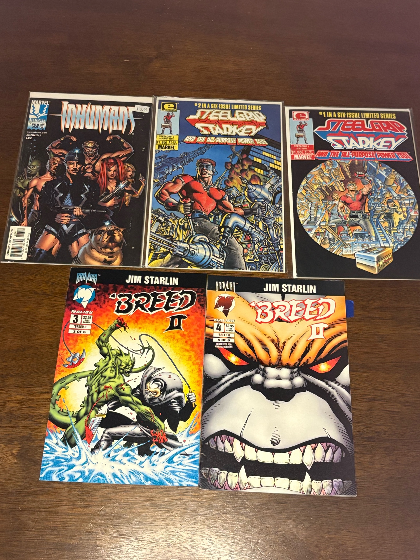 lot 367 image: Comic Book Lot, Mix of Publishers, Heroes and Series, 5 Comic Book Lot