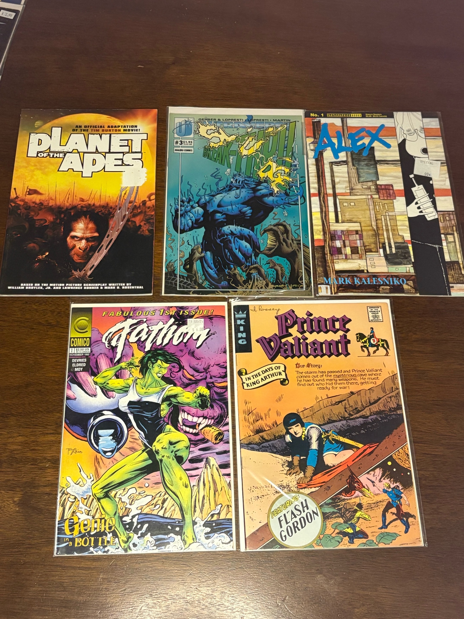 lot 368A image: Comic Book Lot, Mix of Publishers, Heroes and Series, 5 Comic Book Lot