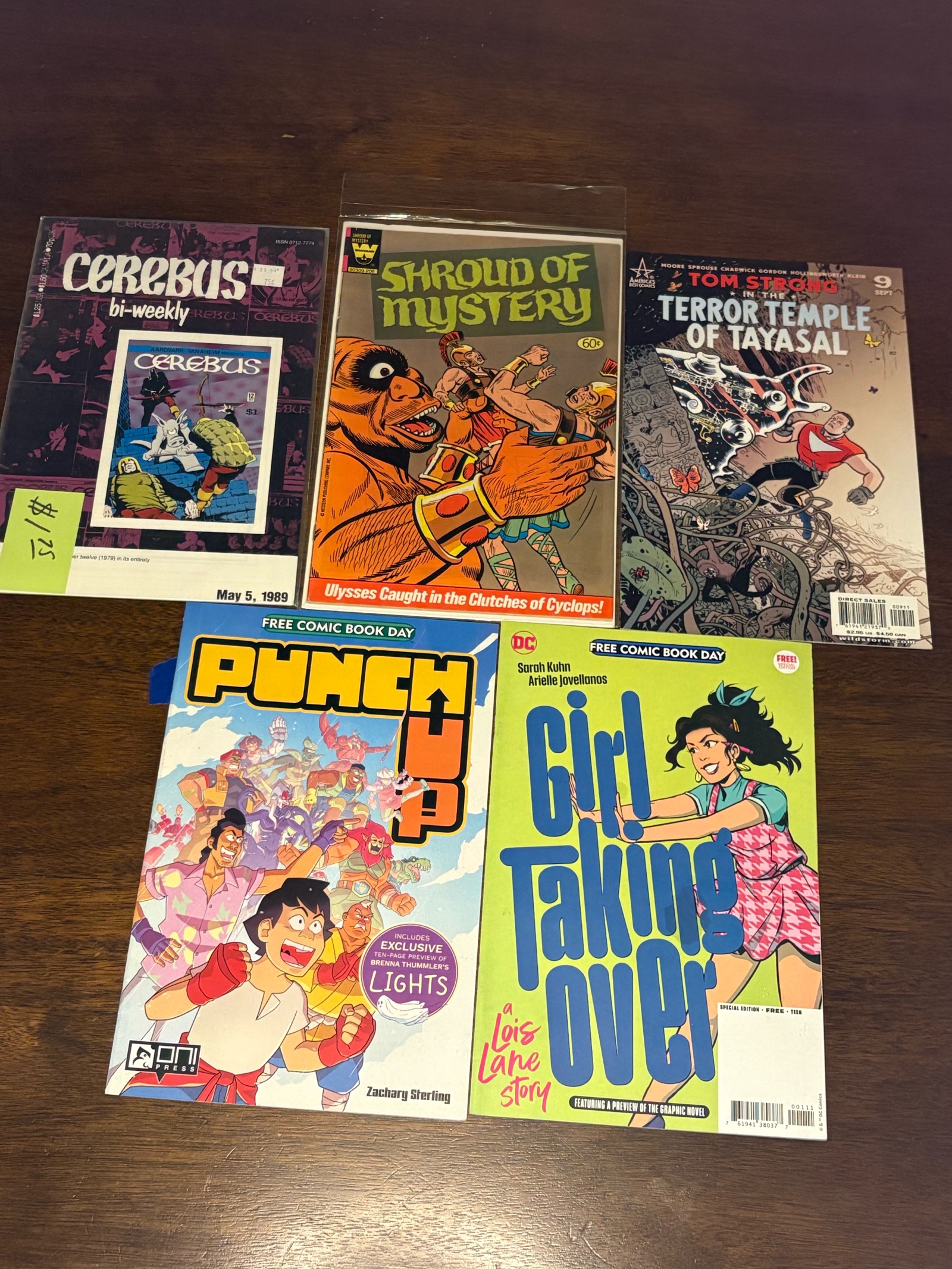 lot 370A image: Comic Book Lot, Mix of Publishers, Heroes and Series, 5 Comic Book Lot