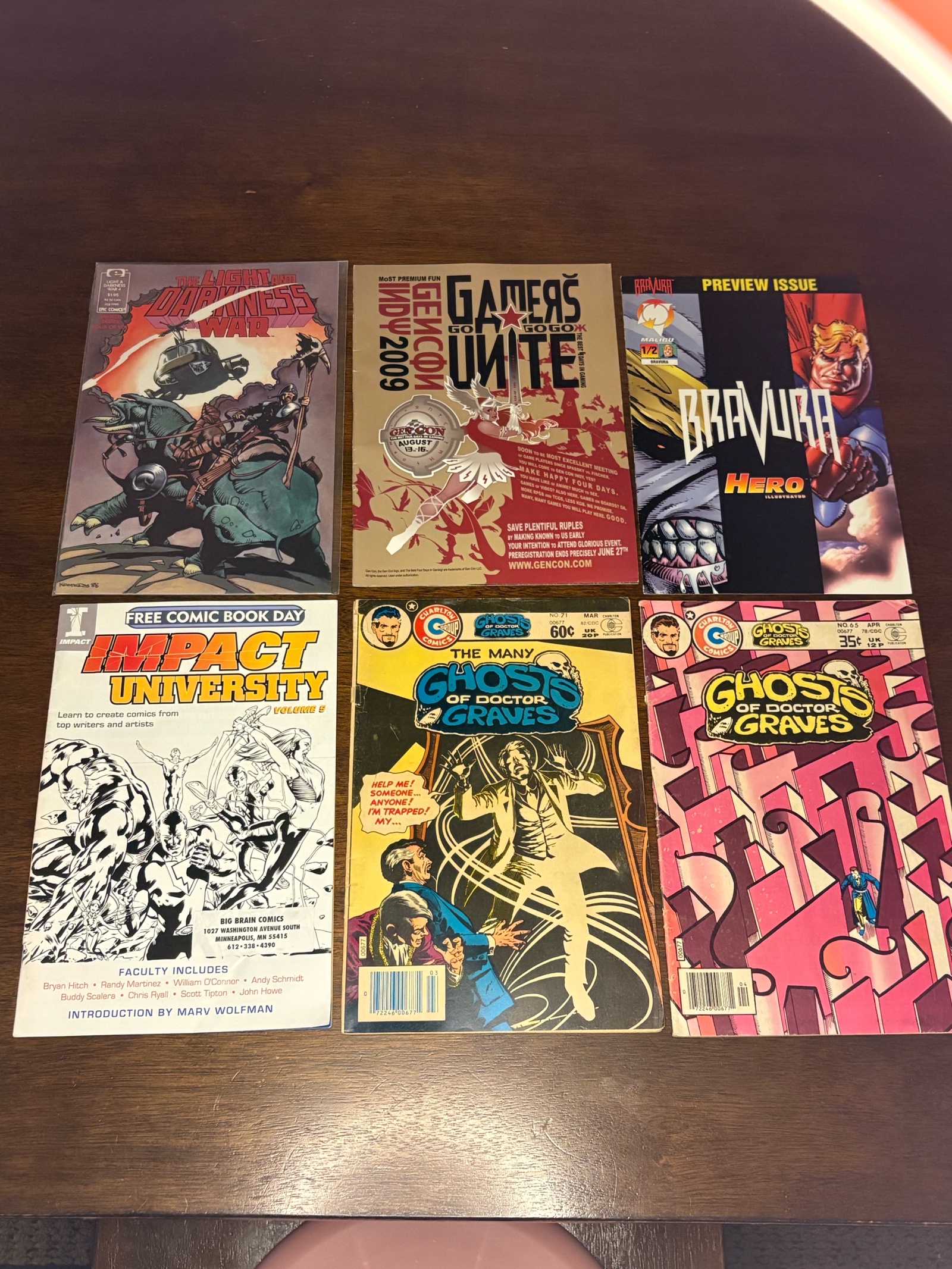 lot 372A image: Comic Book Lot, Mix of Publishers, Heroes and Series, 6 Comic Book Lot