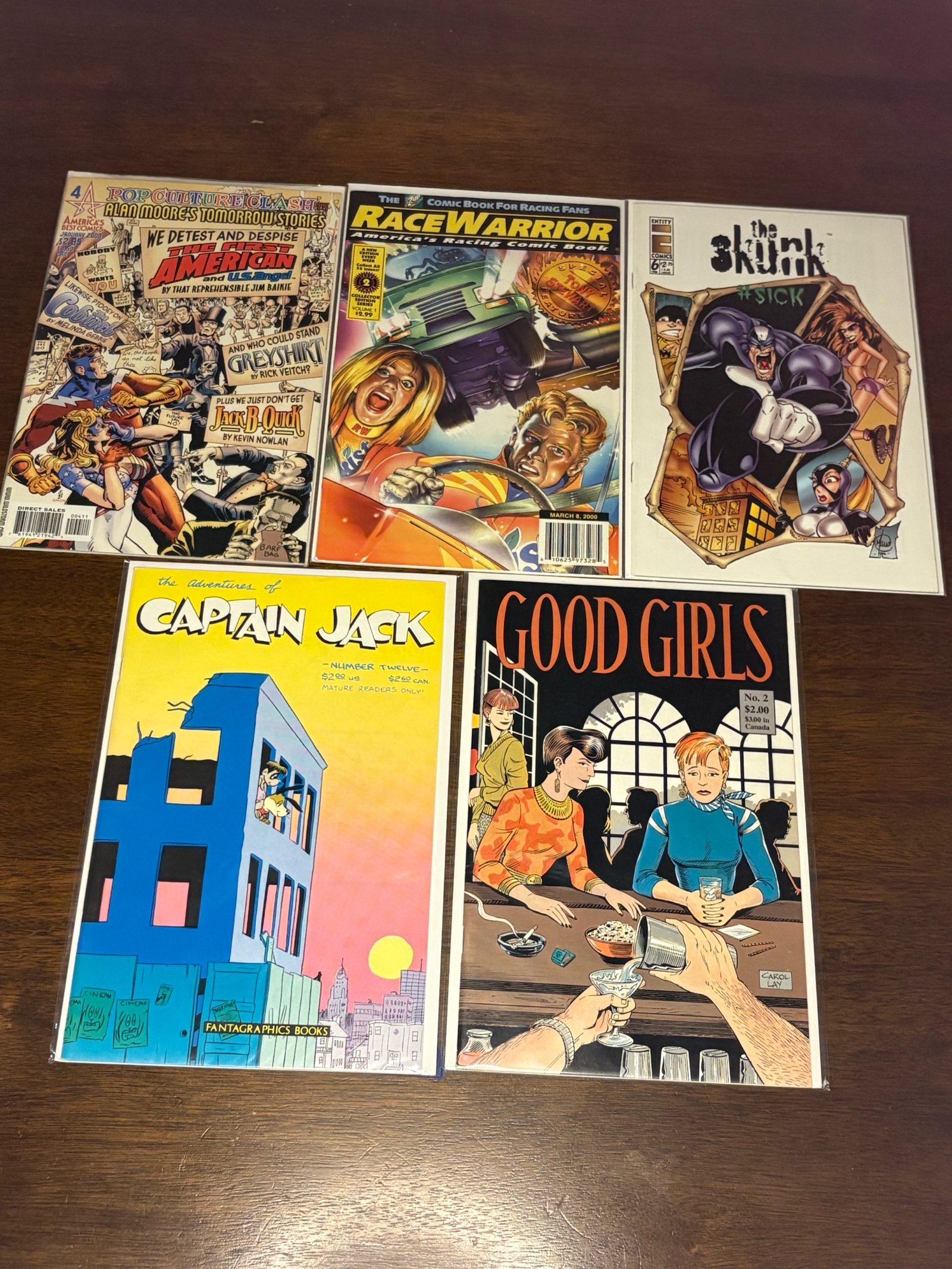 lot 373 image: Comic Book Lot, Mix of Publishers, Heroes and Series, 5 Comic Book Lot