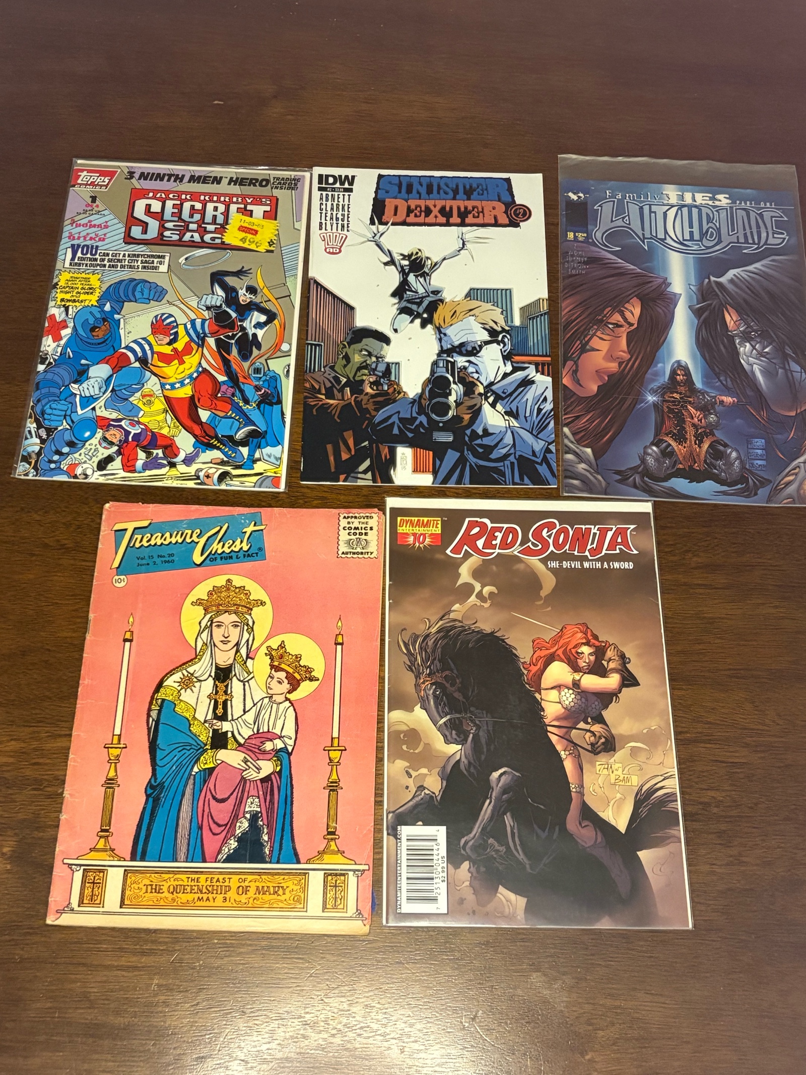 lot 375A image: Comic Book Lot, Mix of Publishers, Heroes and Series, 5 Comic Book Lot