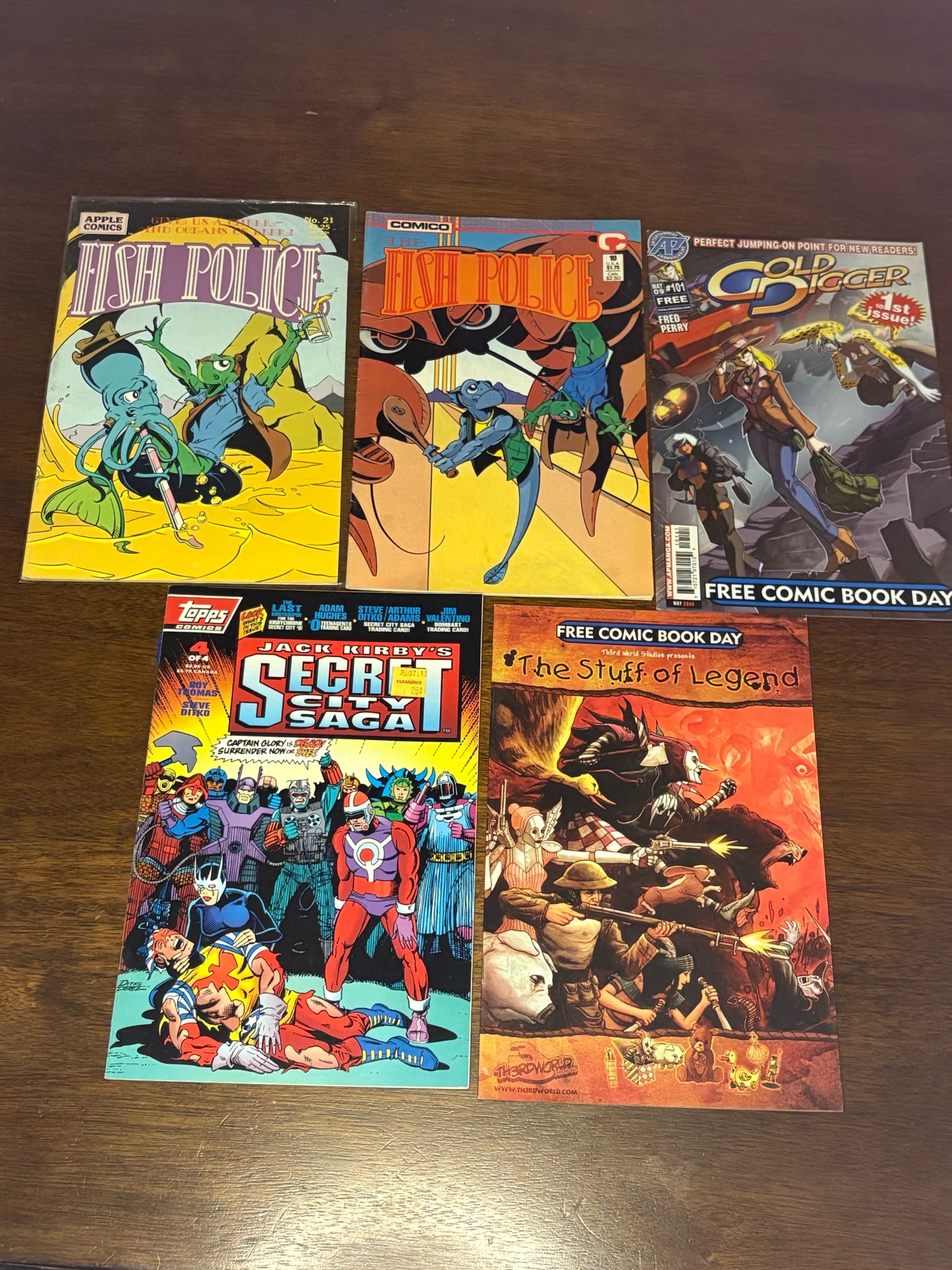 lot 377A image: Comic Book Lot, Mix of Publishers, Heroes and Series, 5 Comic Book Lot