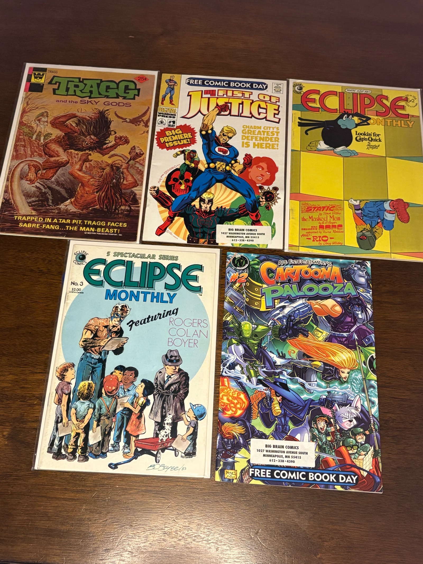 lot 379A image: Comic Book Lot, Mix of Publishers, Heroes and Series, 5 Comic Book Lot