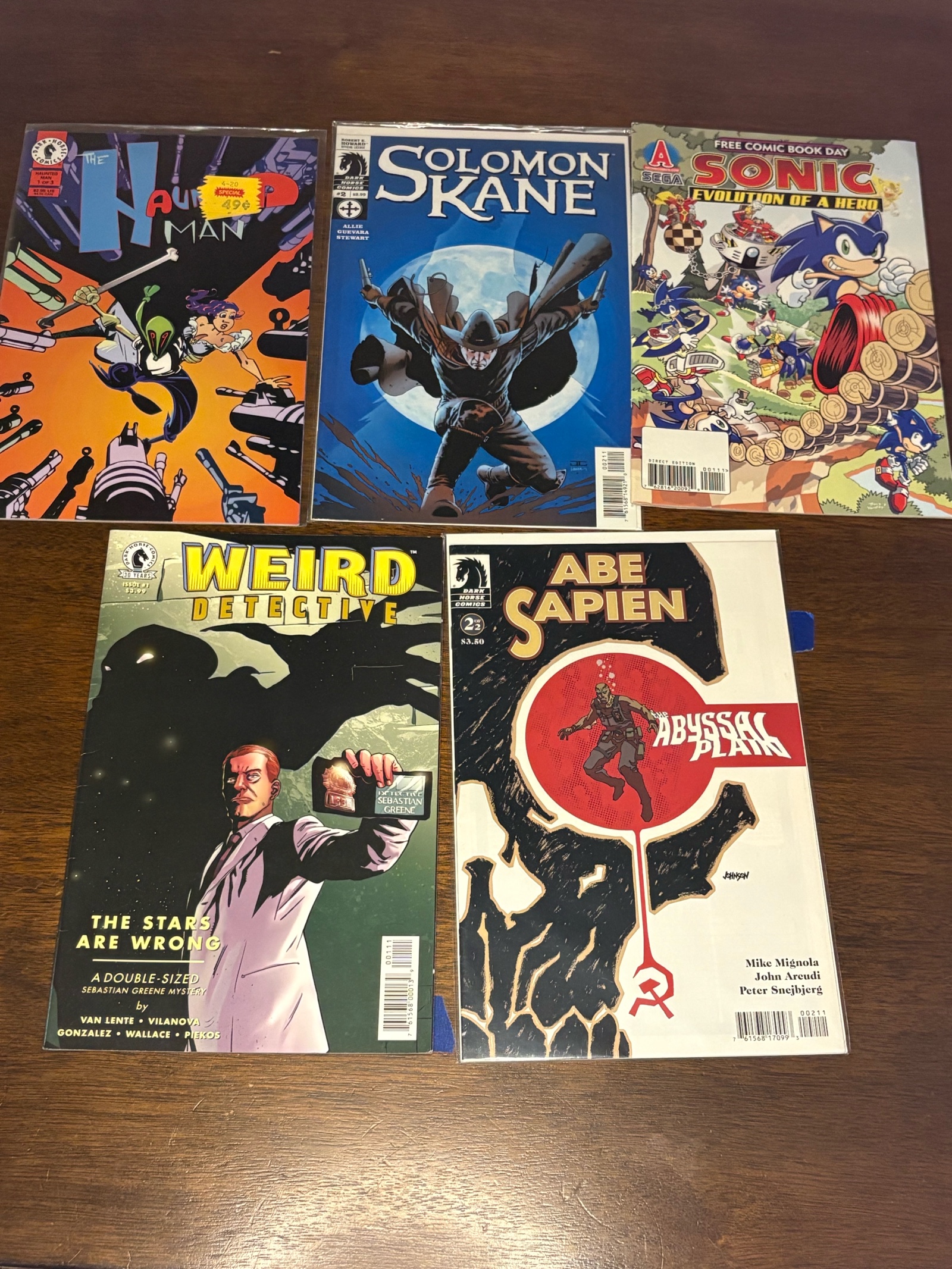 lot 381A image: Comic Book Lot, Mix of Publishers, Heroes and Series, 5 Comic Book Lot