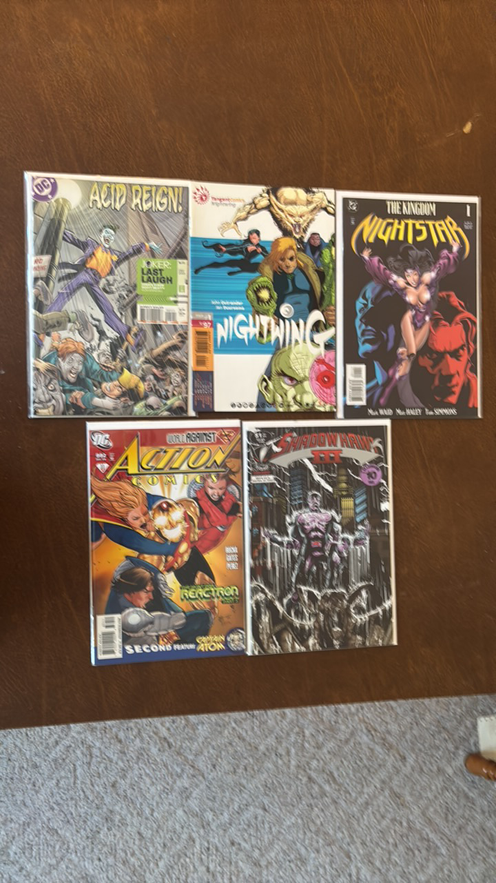 lot 439 image: DC Comic Books Lot, 5 Different Comics