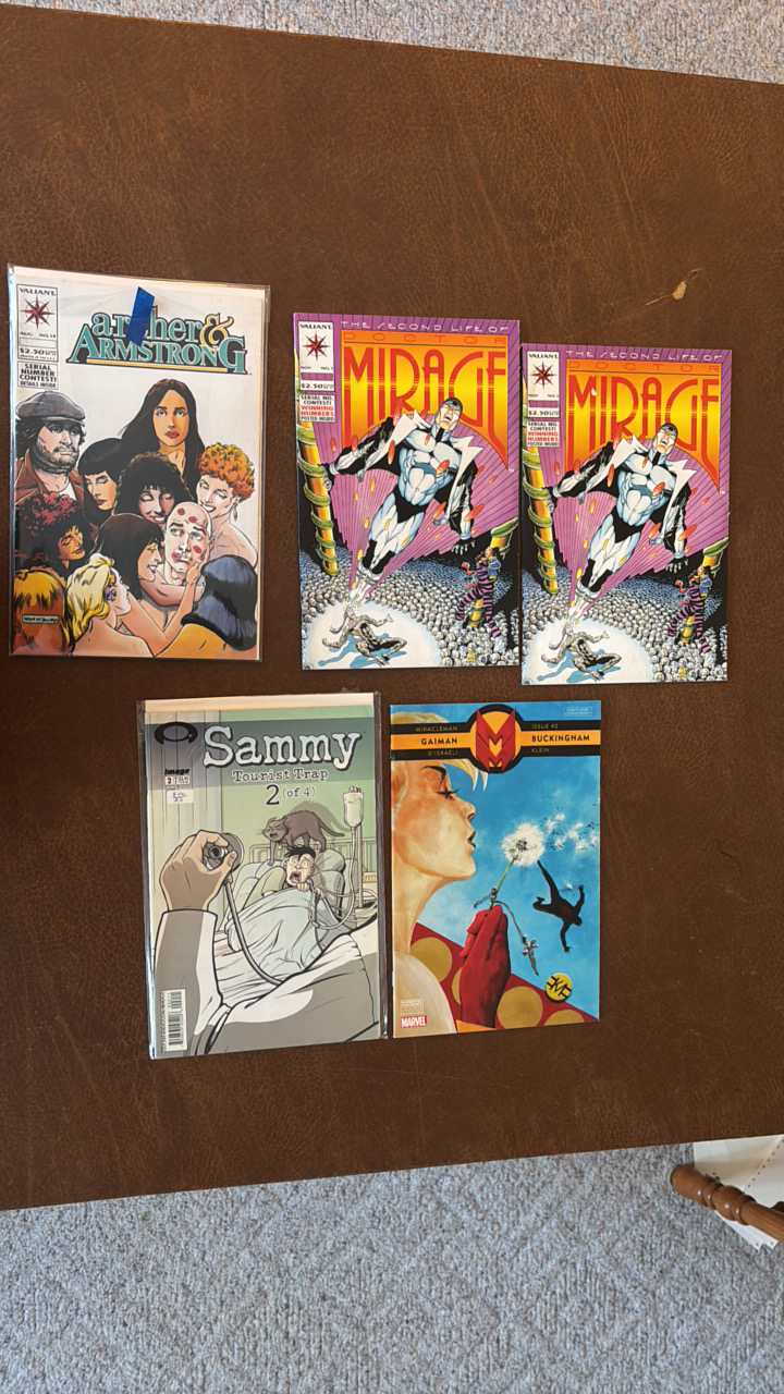 lot 450 image: Comic Book Lot, 5 Comics Assortment of Brands and Heroes