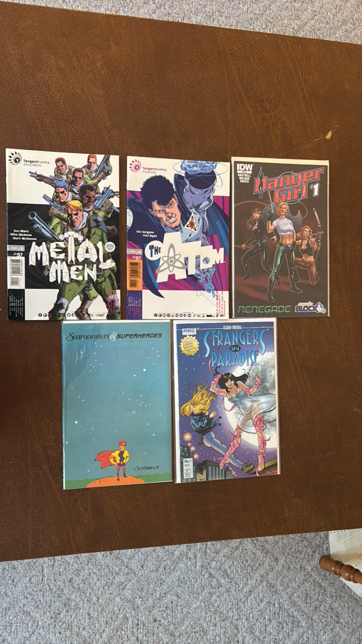 lot 454 image: Comic Book Lot, 5 Comics Assortment of Brands and Heroes