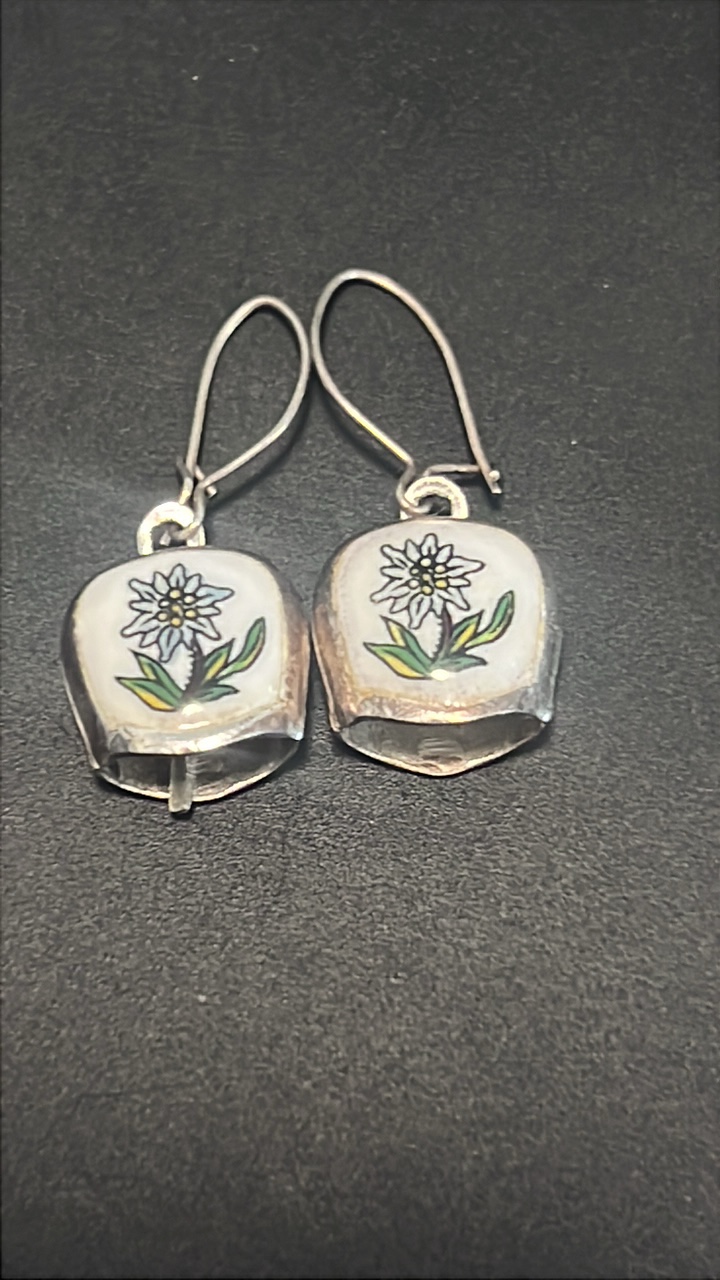 lot 109 image: 80% silver bell earrings (they ring like a bell)