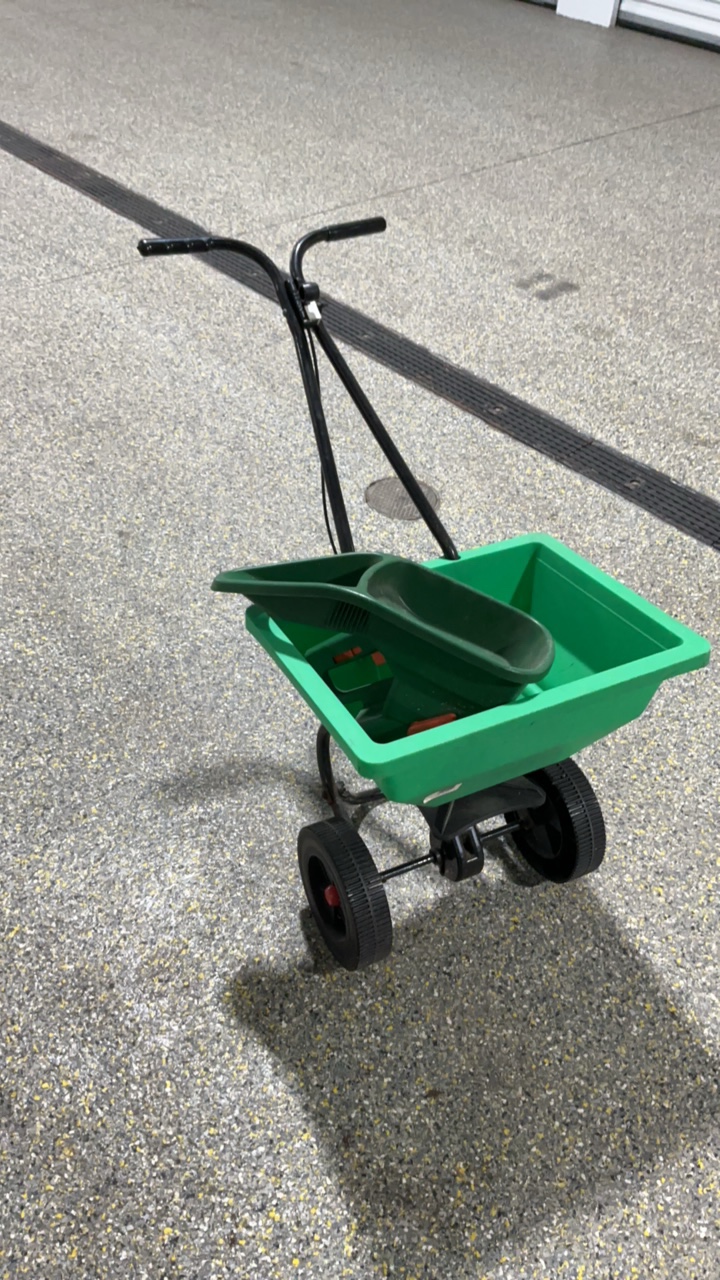 Suncast Walk-Behind & Scotts Handheld Broadcast Spreader Set - 2 Pieces