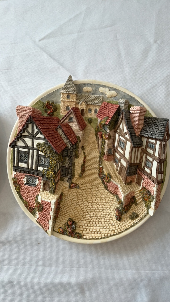 Set of 2 David Winter Collectors Guild 3D Wall Plaques - Handmade in Great Britain