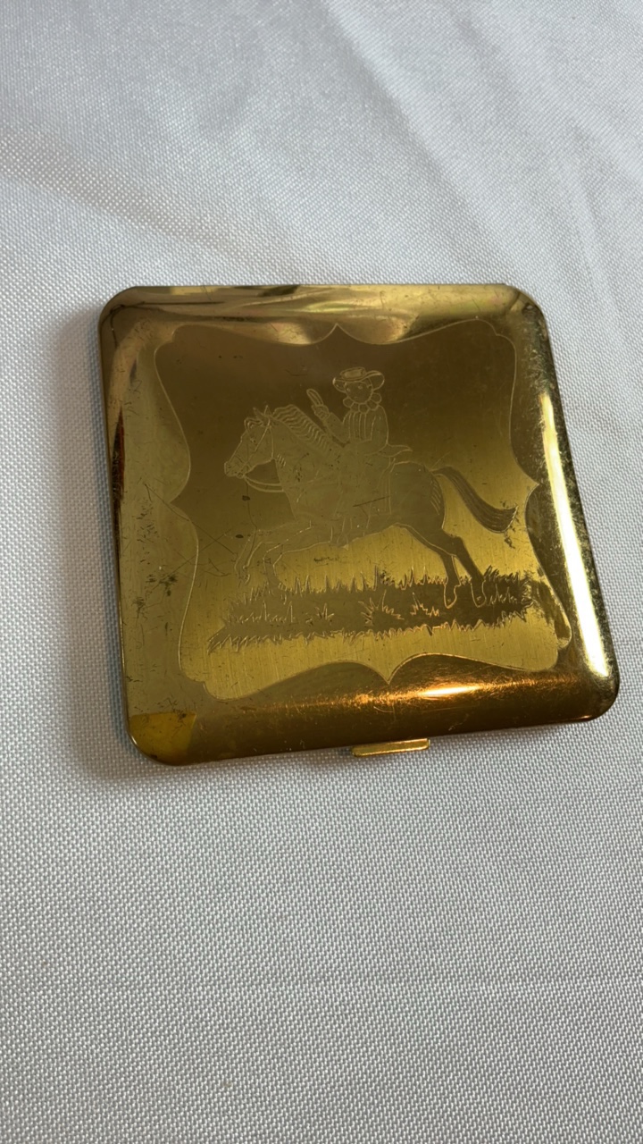 Vintage Wadsworth Etched Cowgirl Compact - 1940s Gold-Tone Western Motif