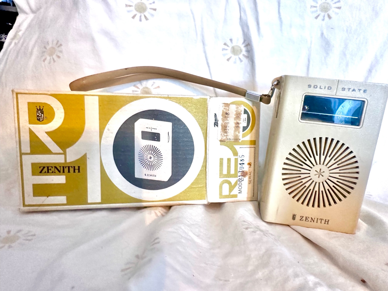 Portable Zenith radio with box