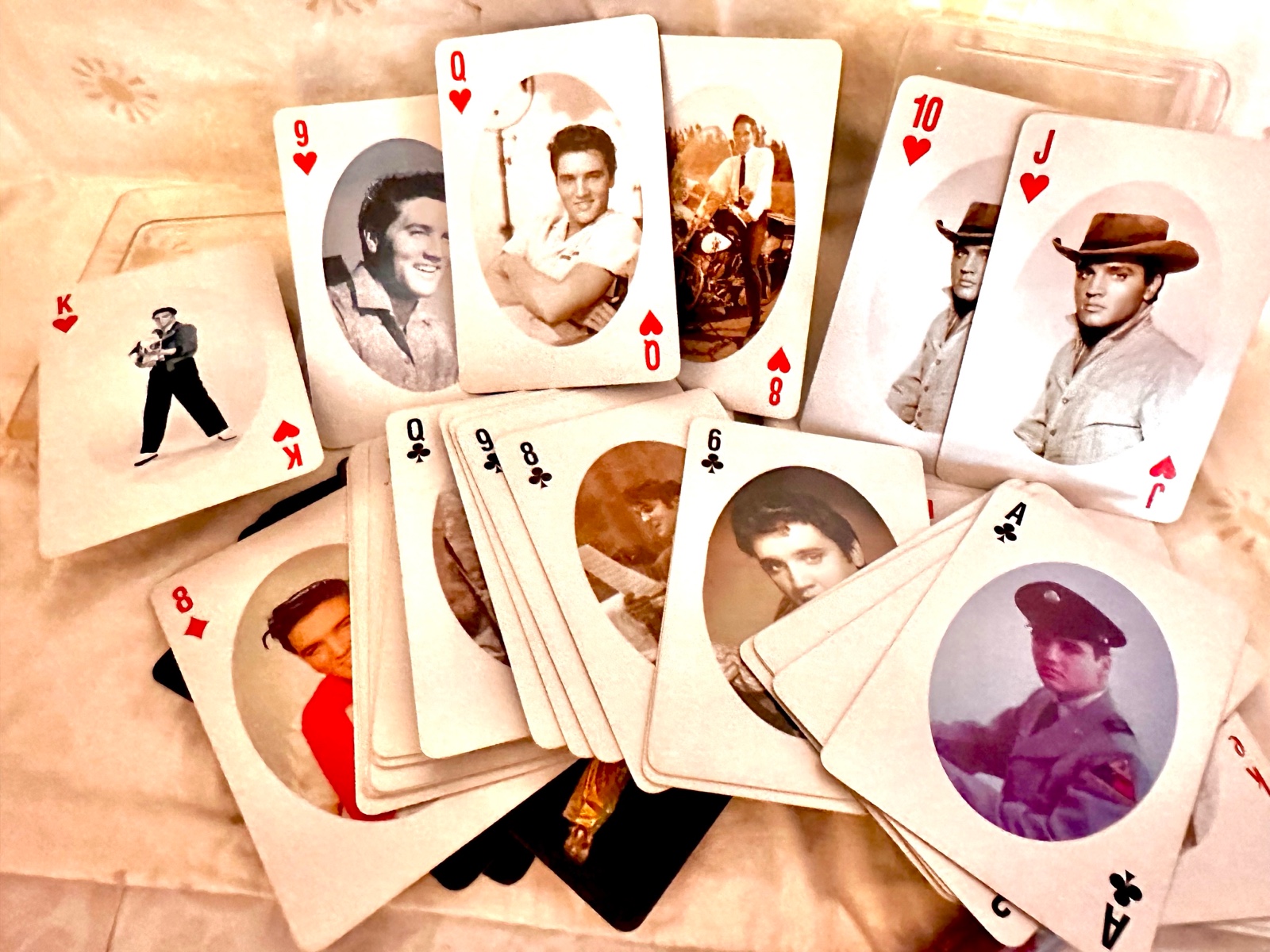 Mint condition vintage Elvis Presley playing cards set with plastic boxing