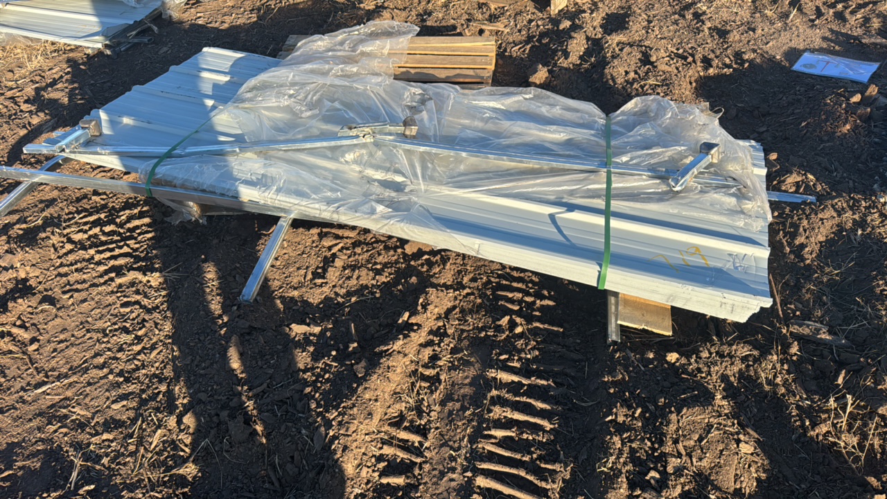 lot 719 image: GALVANIZED CORRUGATED STEEL SHEET Few Damaged&nbsp