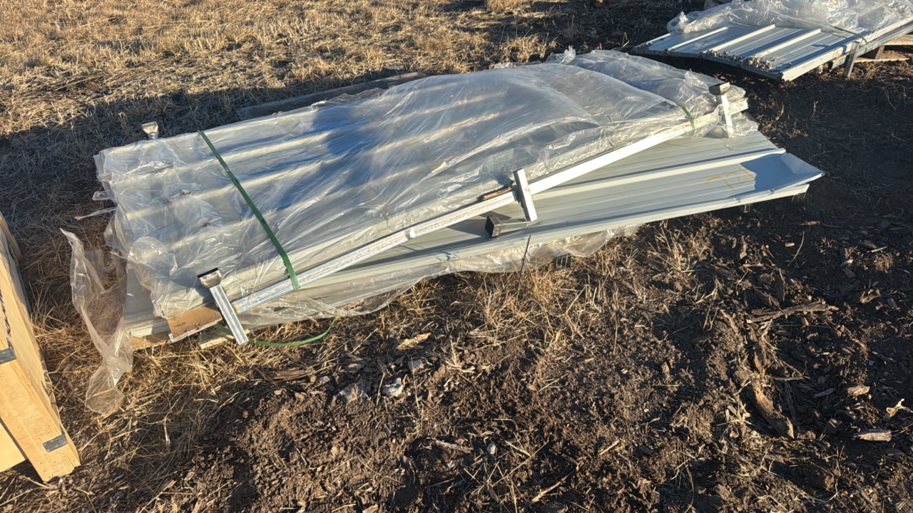 lot 721 image: GALVANIZED CORRUGATED STEEL SHEET Few Damaged&nbsp