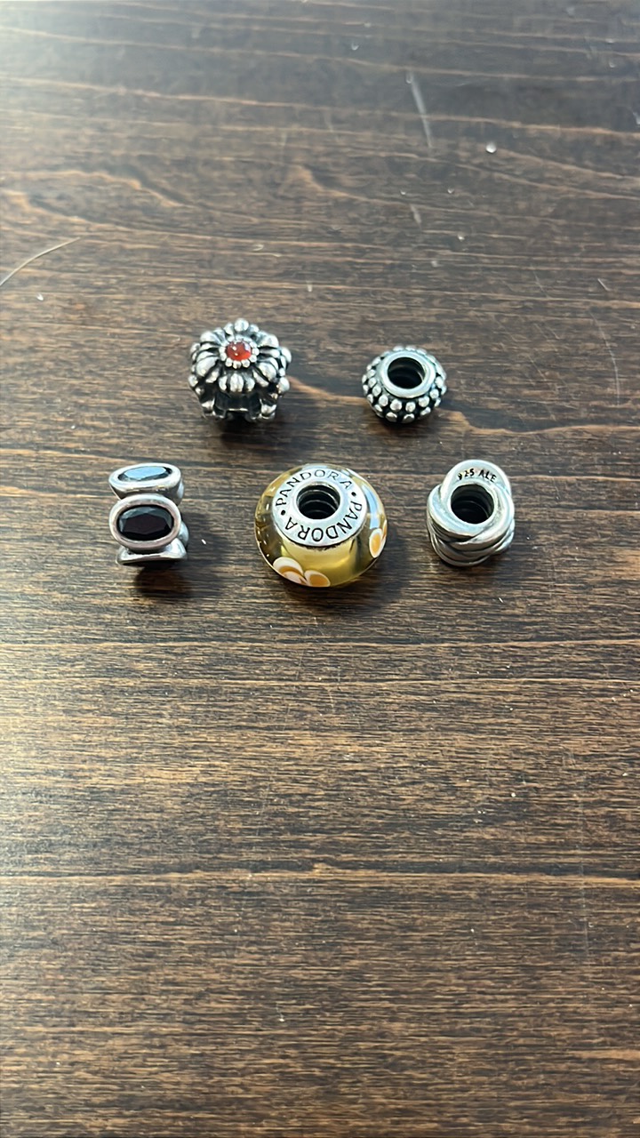 lot 16 image: 5 Retired Pandora 925 ALE charms Silver