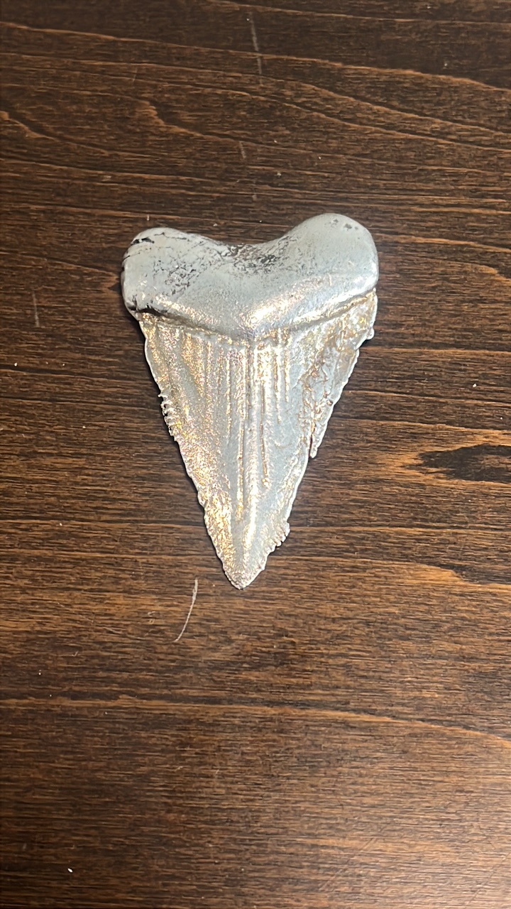 lot 26 image: Pure Silver Great White Shark Tooth