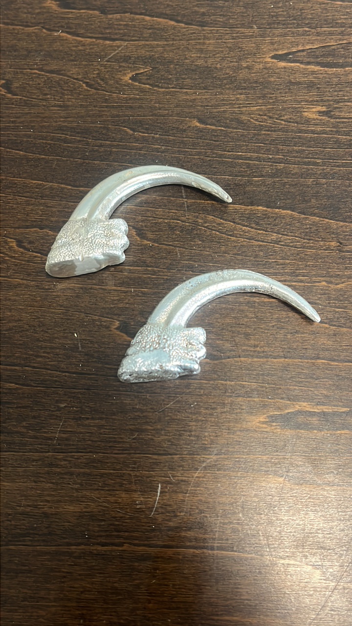 lot 27 image: Pure Silver Casted Talon Claws