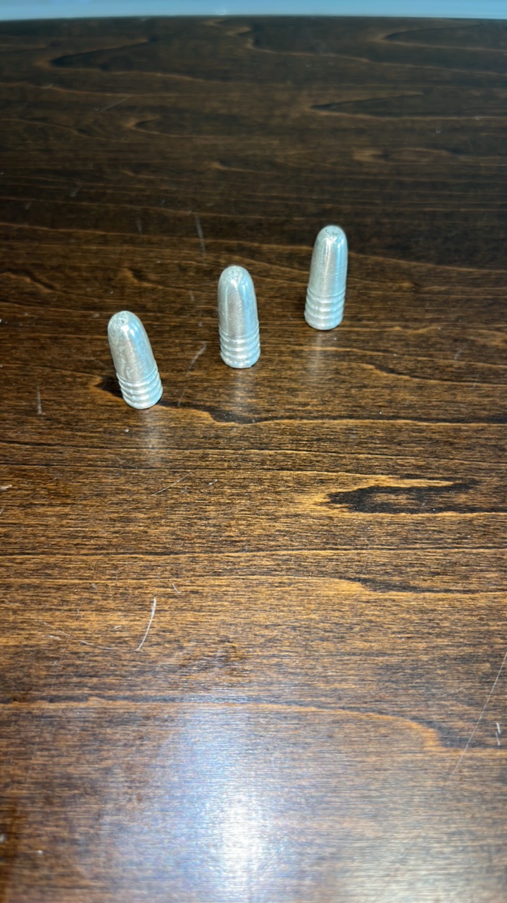 lot 32 image: Pure Silver casted .38 bullets 999 fine