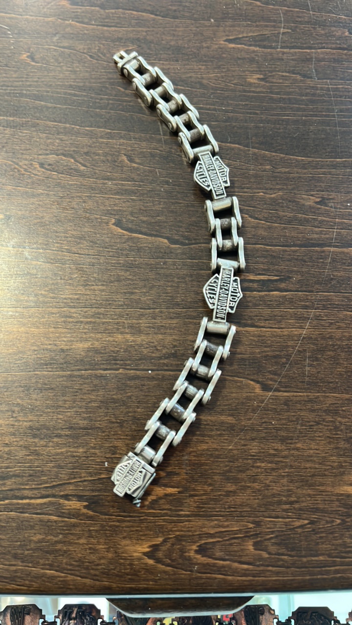 lot 9 image: Harley Davidson Authentic Heavy 8.5 bracelet