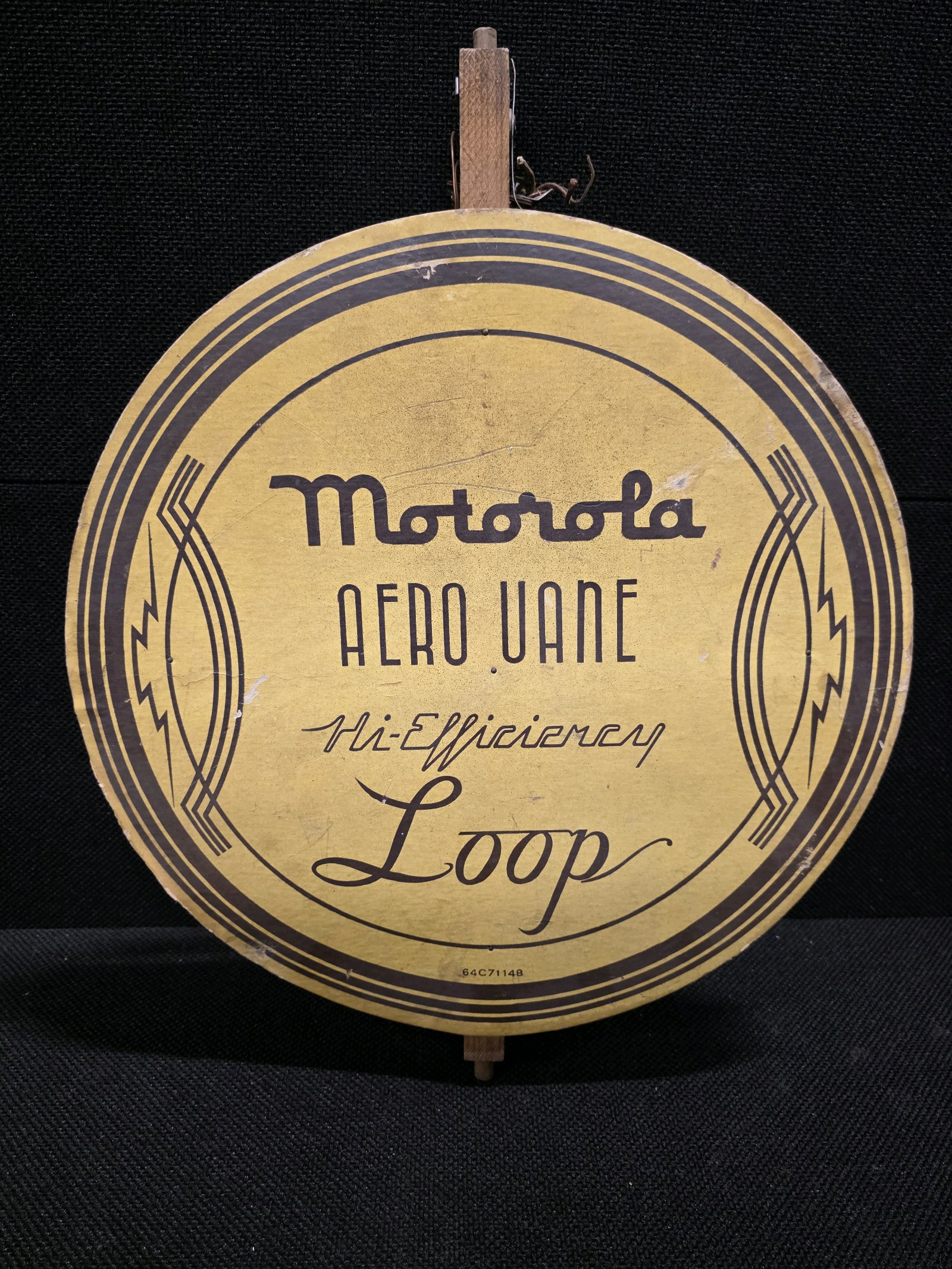 lot 118 image: Vintage 1940s Motorola Aero Vane Hi-Efficiency Loop Antenna