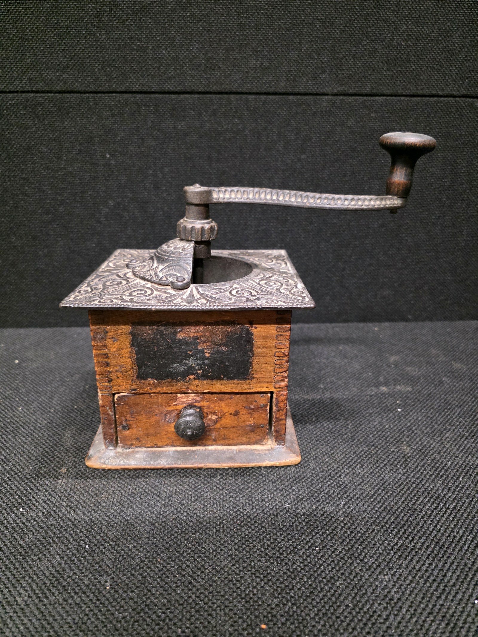 lot 128 image: RARE ANTIQUE Wooden And Cast-Iron Coffee Grinder with Drawer and Hand Mill