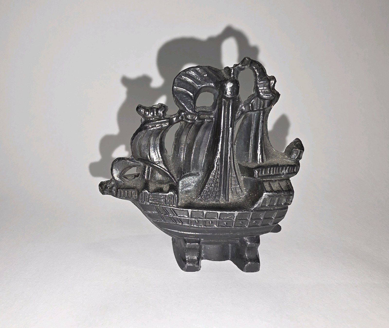 lot 133 image: Vintage Cast Iron Ship Paperweight