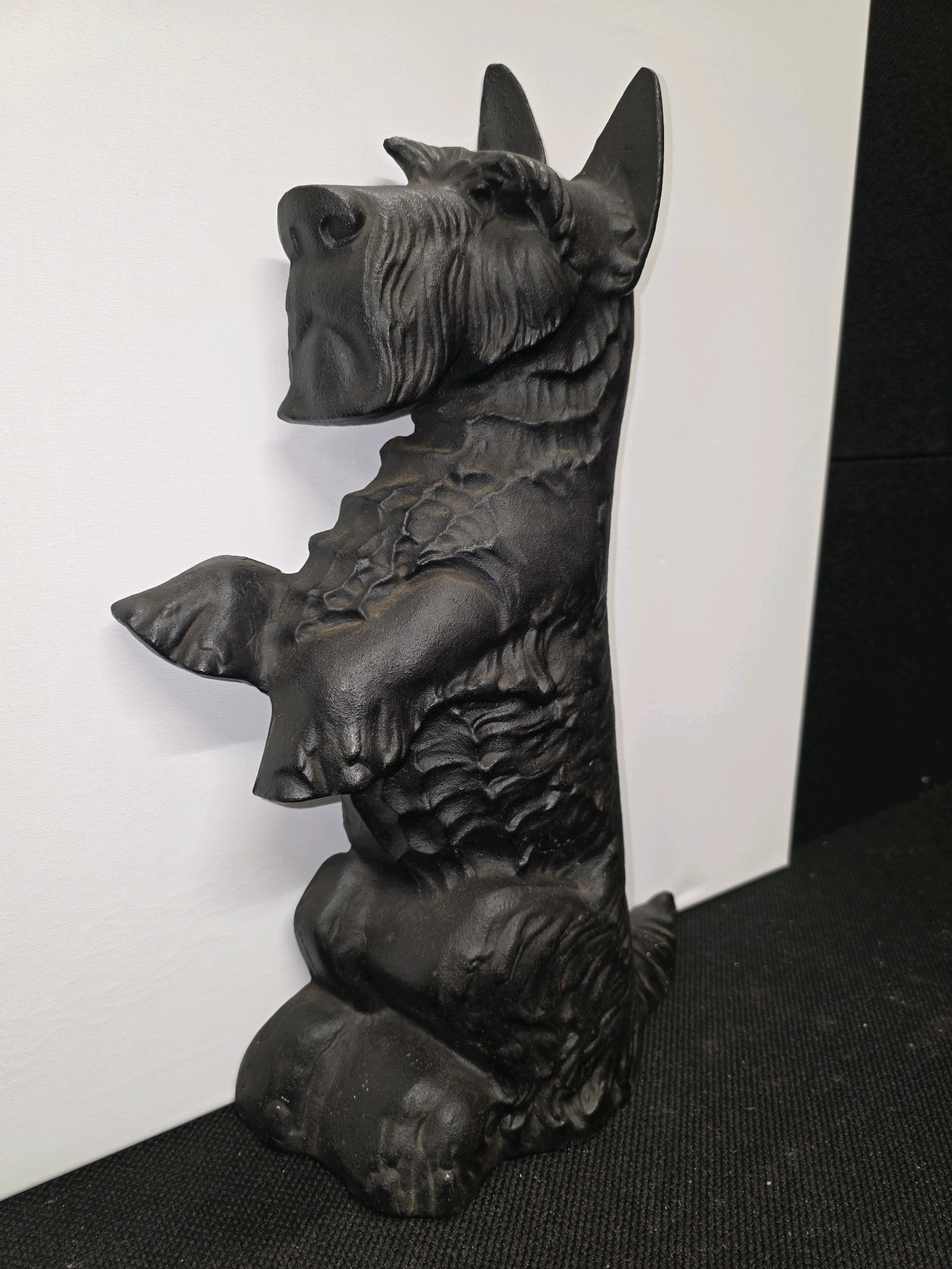 lot 139 image: Mid-20th Century Cast Iron Scottie Dog Terrier Doorstop