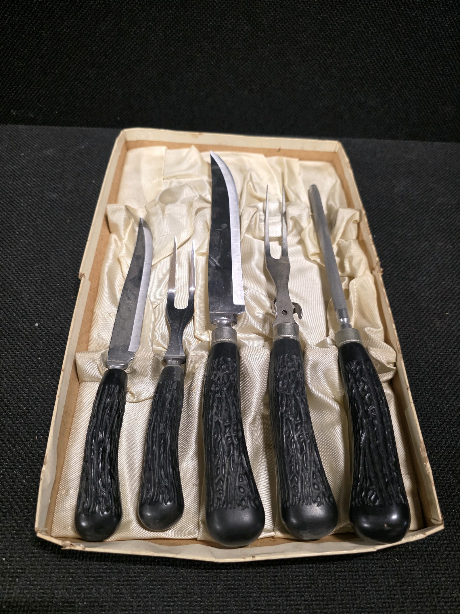 lot 146 image: 5 Piece Royal Brand Cutlery Company Carving Set