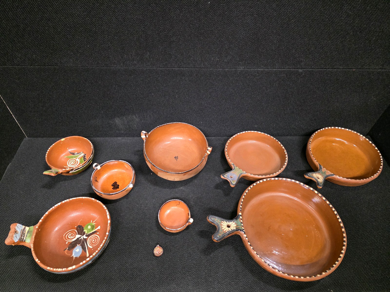 lot 156 image: Vintage Handmade Mexican TerracottaClay Pottery