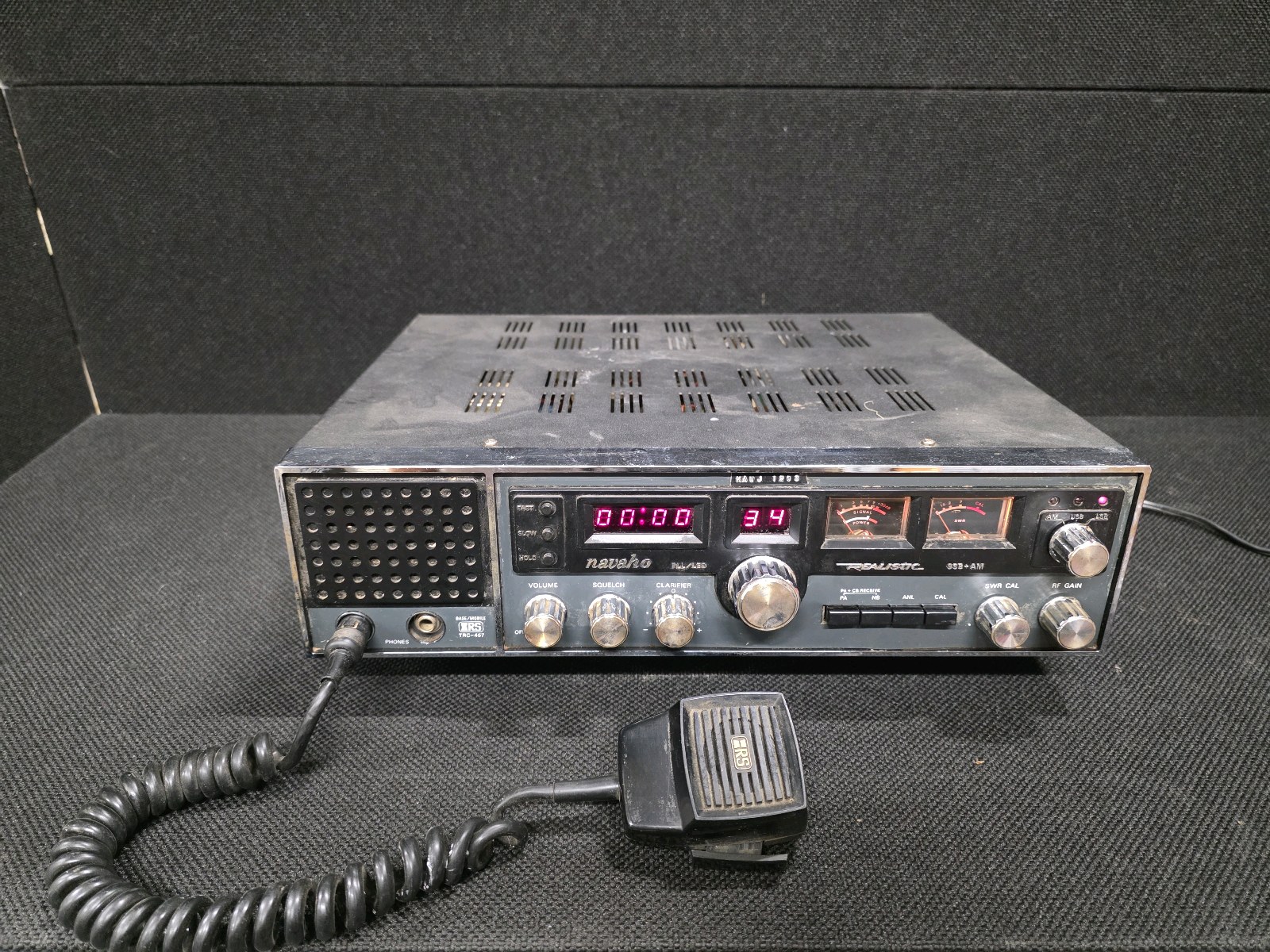 lot 162 image: REALISTIC Navaho TRC-457 CB Radio Base Station