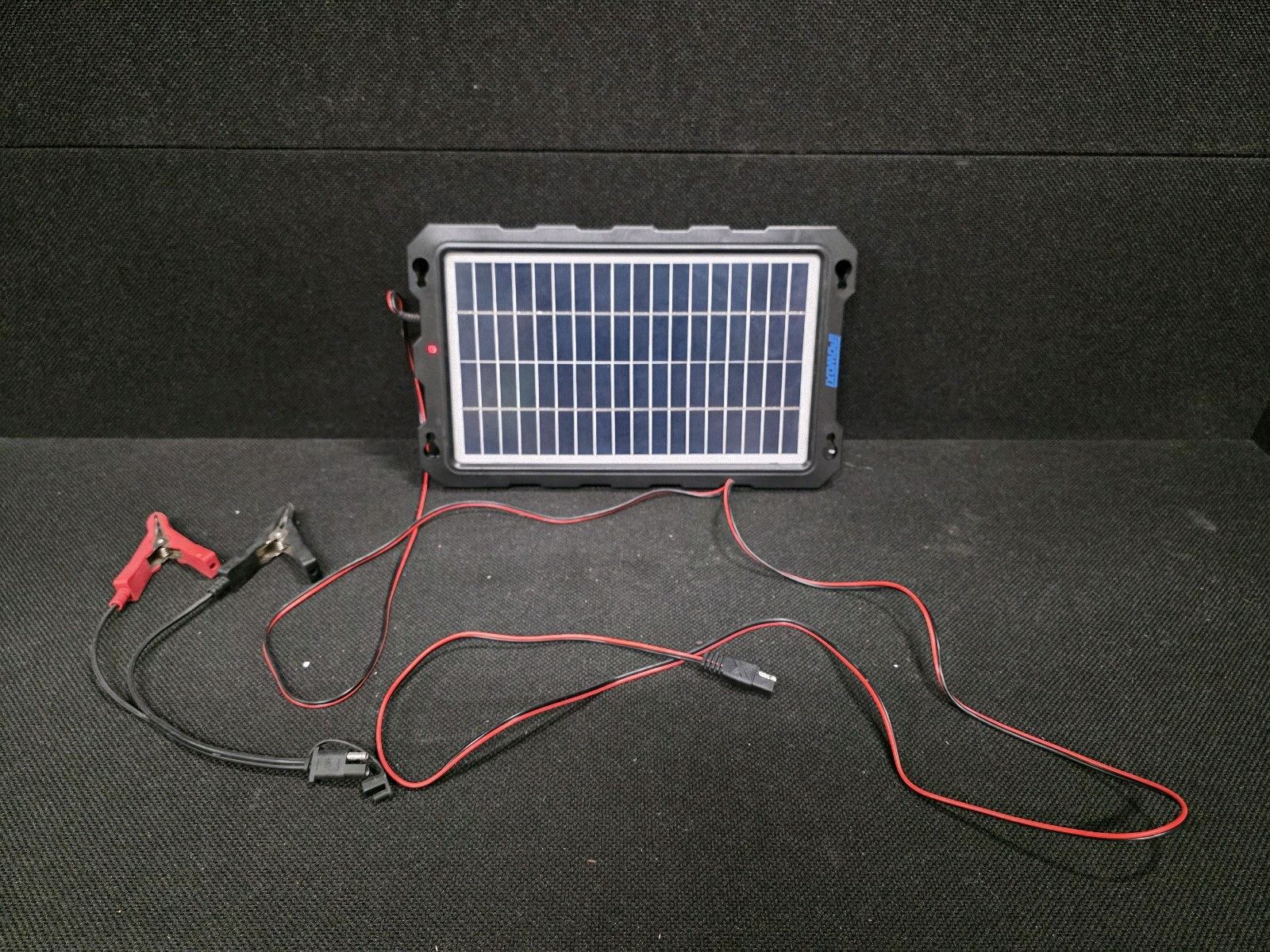 lot 178 image: POWOXI Polysilicon 7.5-Watt 12-volt Solar Panel.