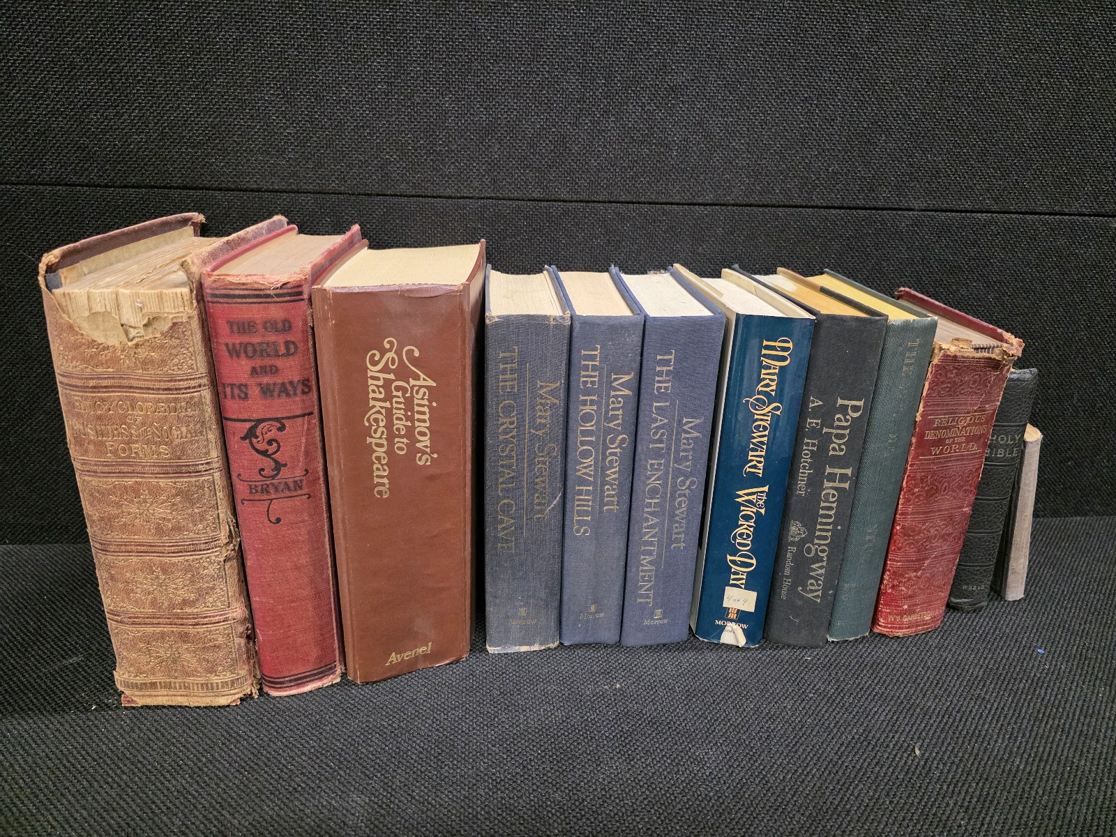 lot 185 image: Collection of Vintage Hardcover Books ( they were used for decoration )