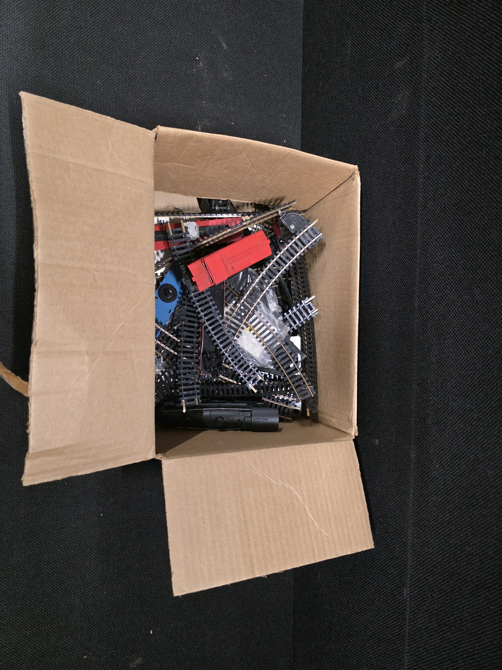 lot 187 image: Vintage HO Scale Model Train Set