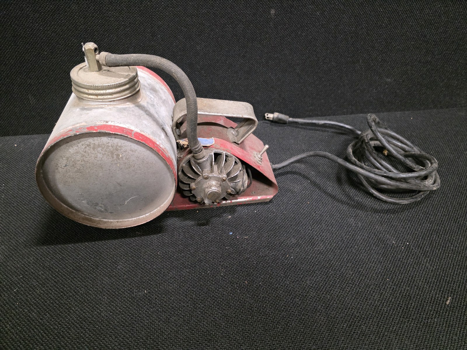 lot 195 image: Vintage Electric Diaphragm Air Compressor