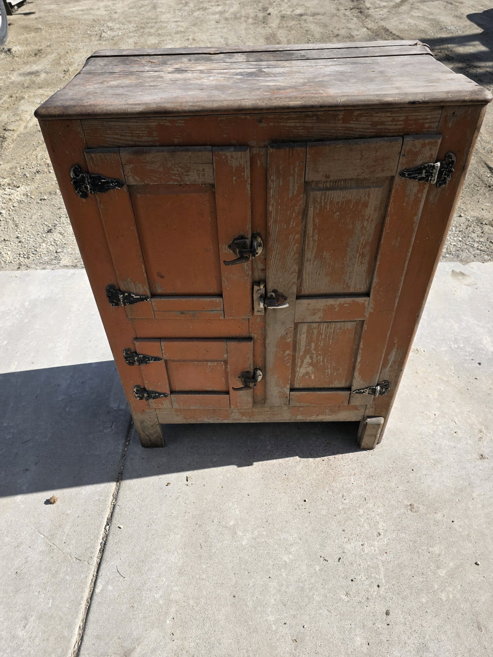 lot 197 image: Antique Wooden Ice Box