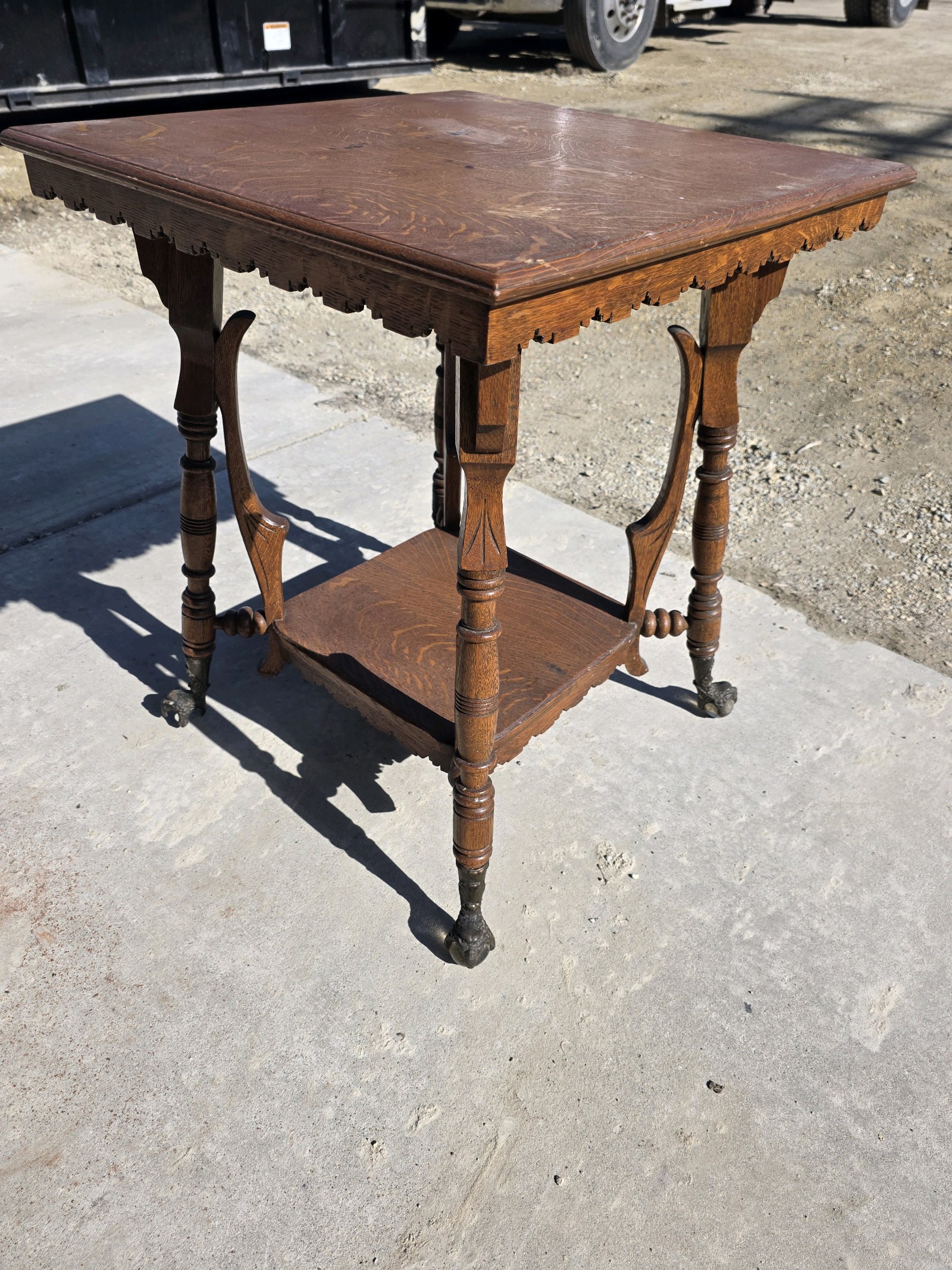 lot 199 image: Rare Antique Claw-Foot Victorian-Style Parlor or Lamp TABLE