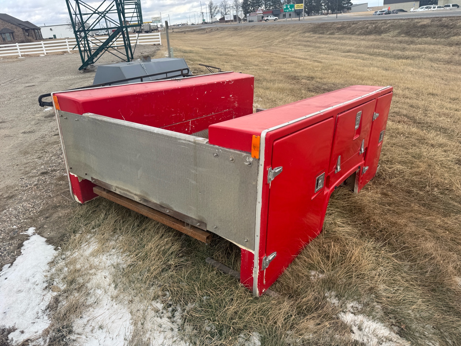 lot 2 image: 8ft Fiberglass Service Body