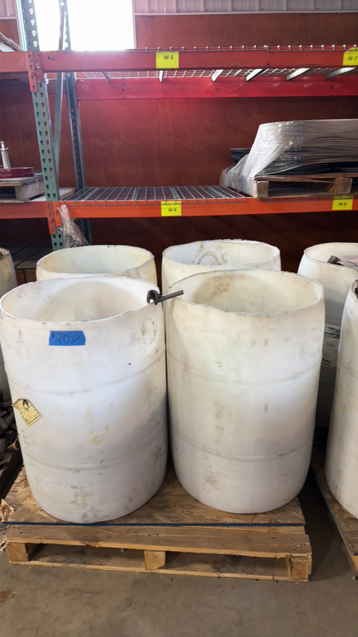 lot 20 image: 4 barrels of 12 Klein Hickey Heads, quantity approx 2533