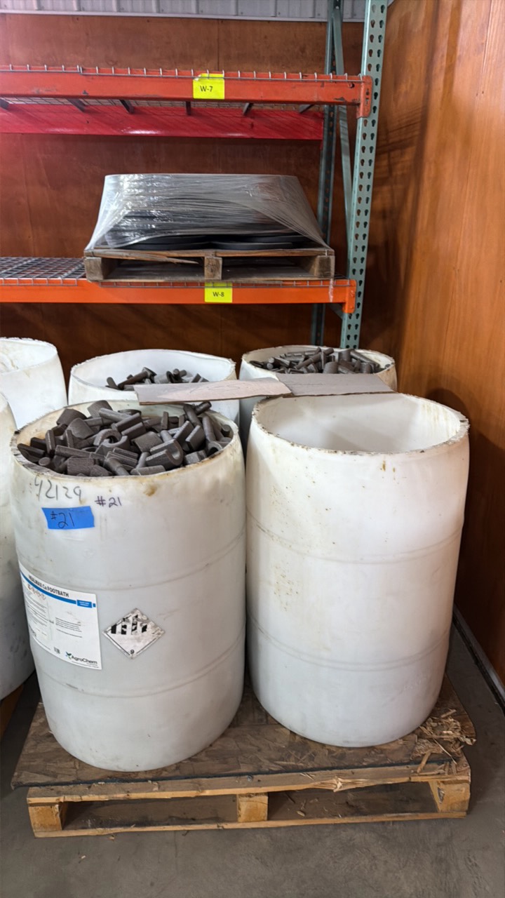 lot 21 image: Four barrels of Klein Hickey Heads, 1 - quantity approx. 1414