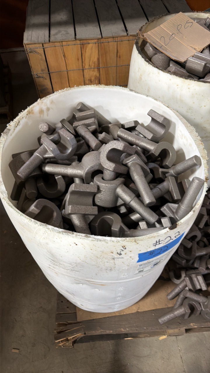 lot 22 image: 2 full barrels Klein Hickey heads, 1 38 -  quantity approx. 550-60