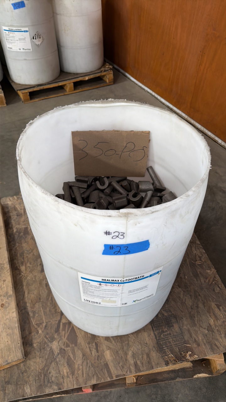 lot 23 image: Barrel of New Klein Heads 34 Quantity approx 350