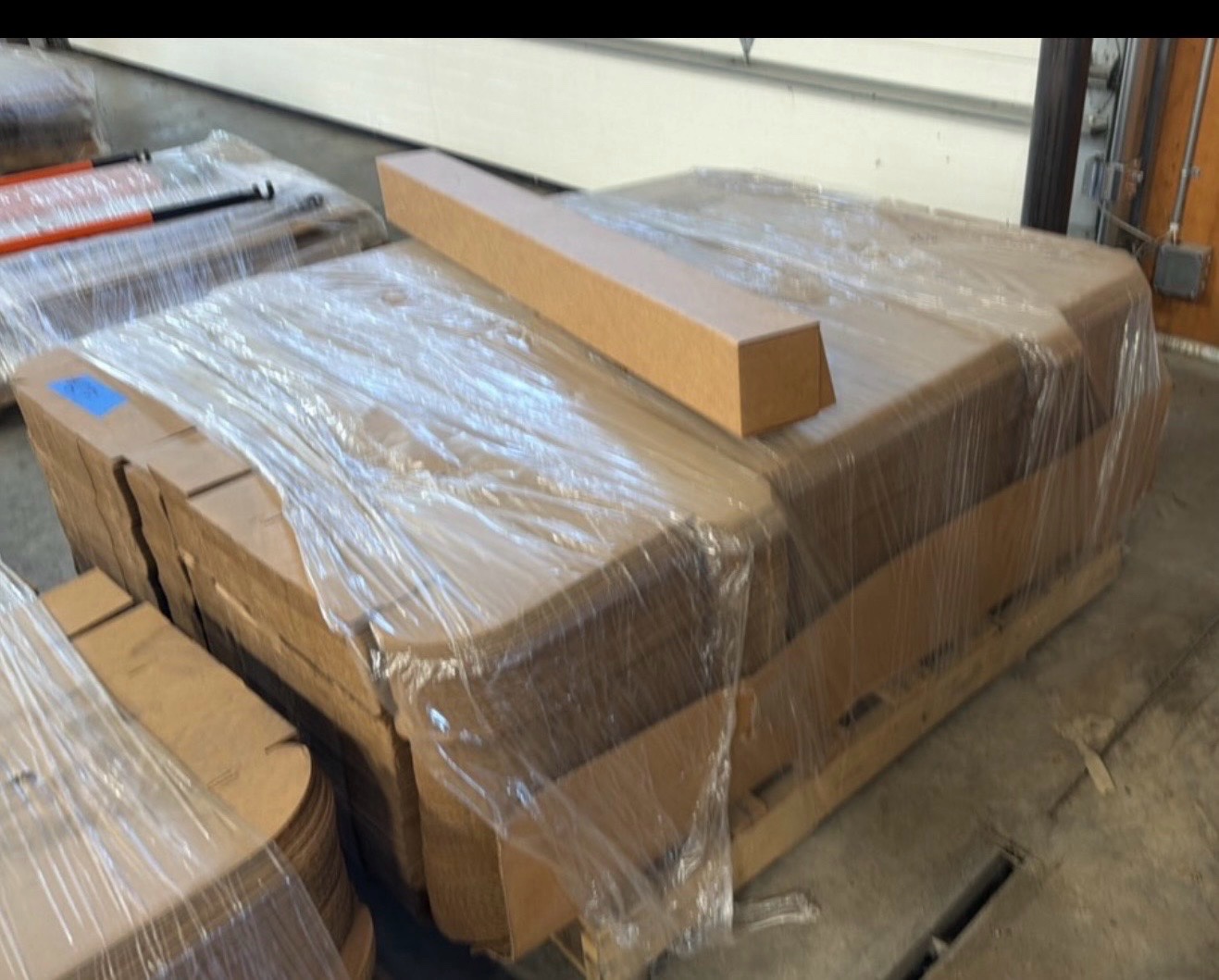 lot 27 image: Pallet of boxes 47x 4x 4.  Guesstimate is 200 boxes