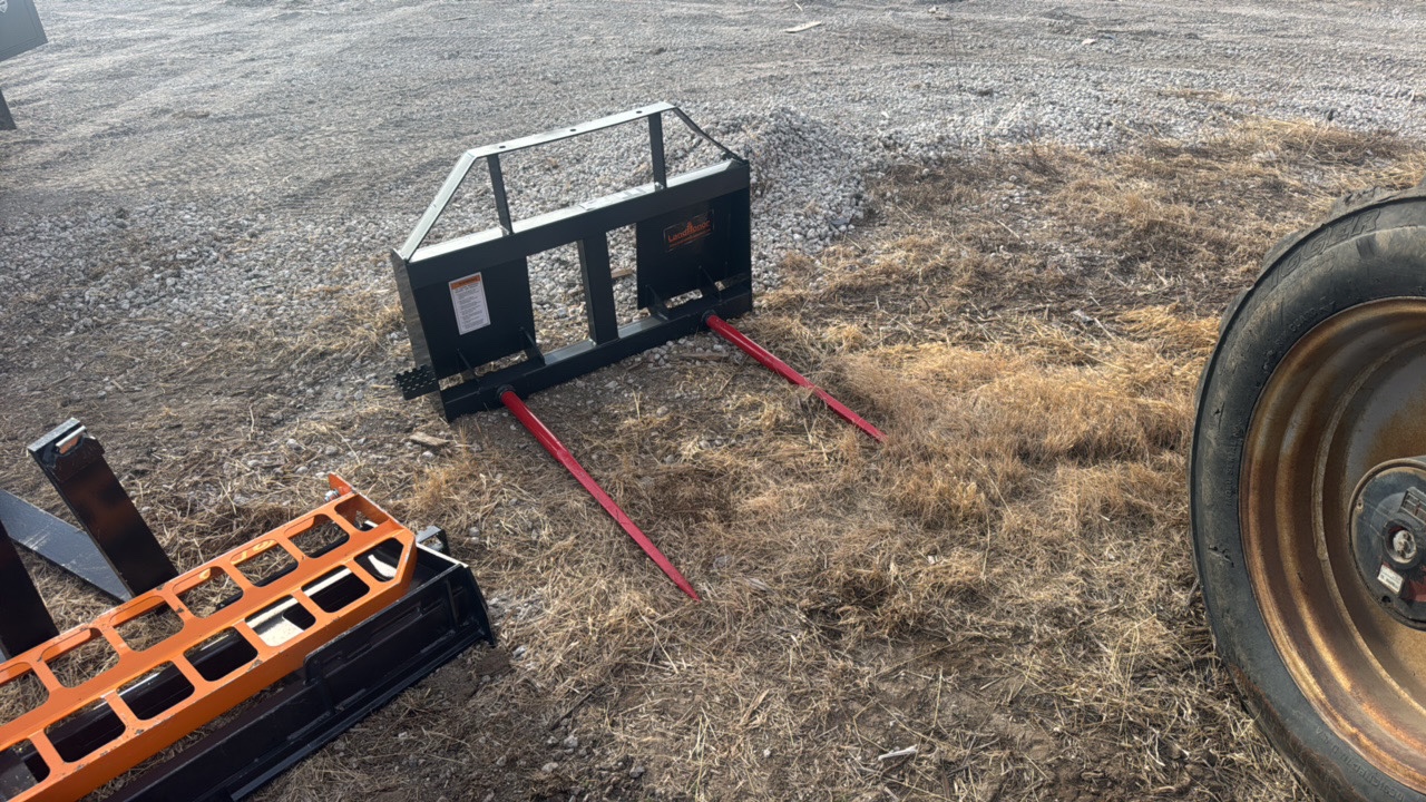 lot 1 image: Skid Steer Bale SpearLandhonor2025UnusedBS-12-2500G