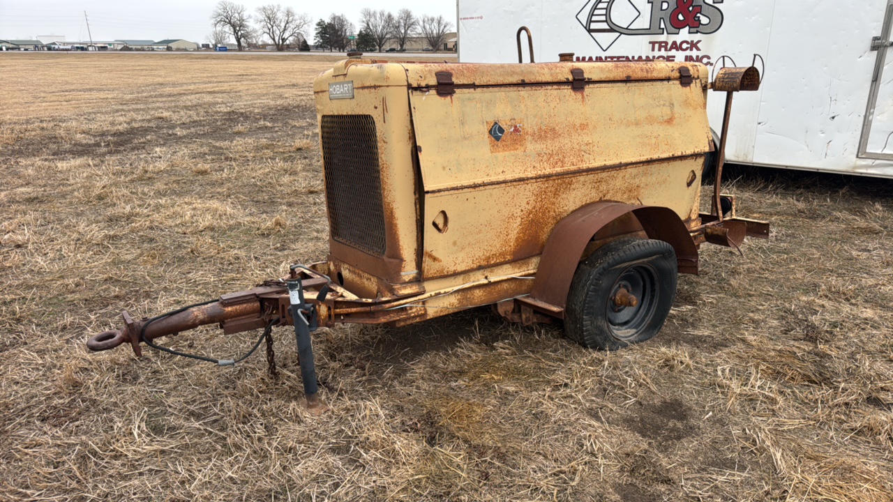 lot 904 image: Pull Type Welder