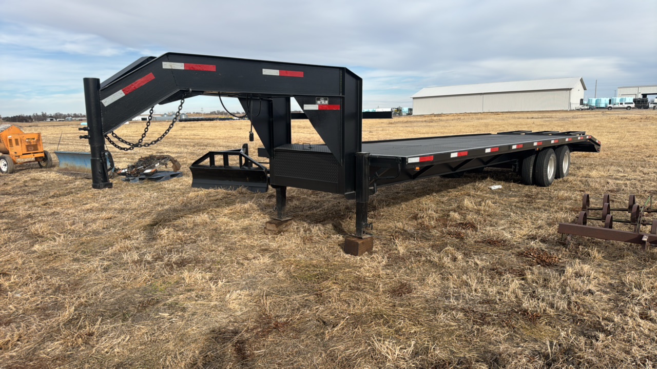 lot 923 image: 1992 PJ 32Ft Trailer